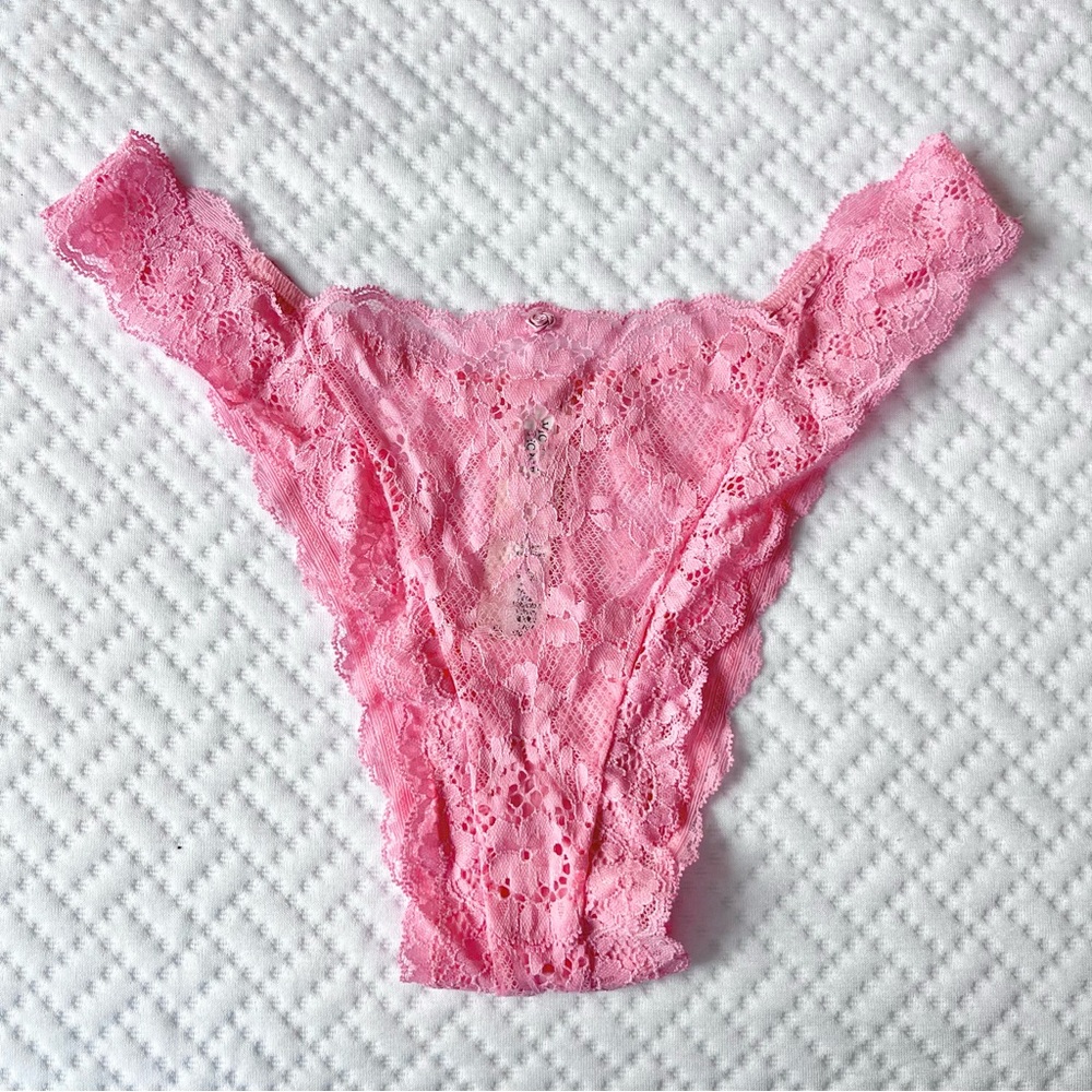 Victoria’s Secret Dream Angels Lace Brazilian Panty in Pink Hope NWT L